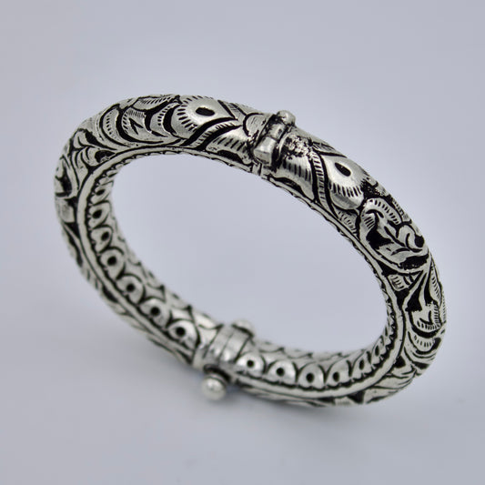 Hand Engraved Hinged Indian Tribal Statement Chitai Kada Bangle in Sterling Silver