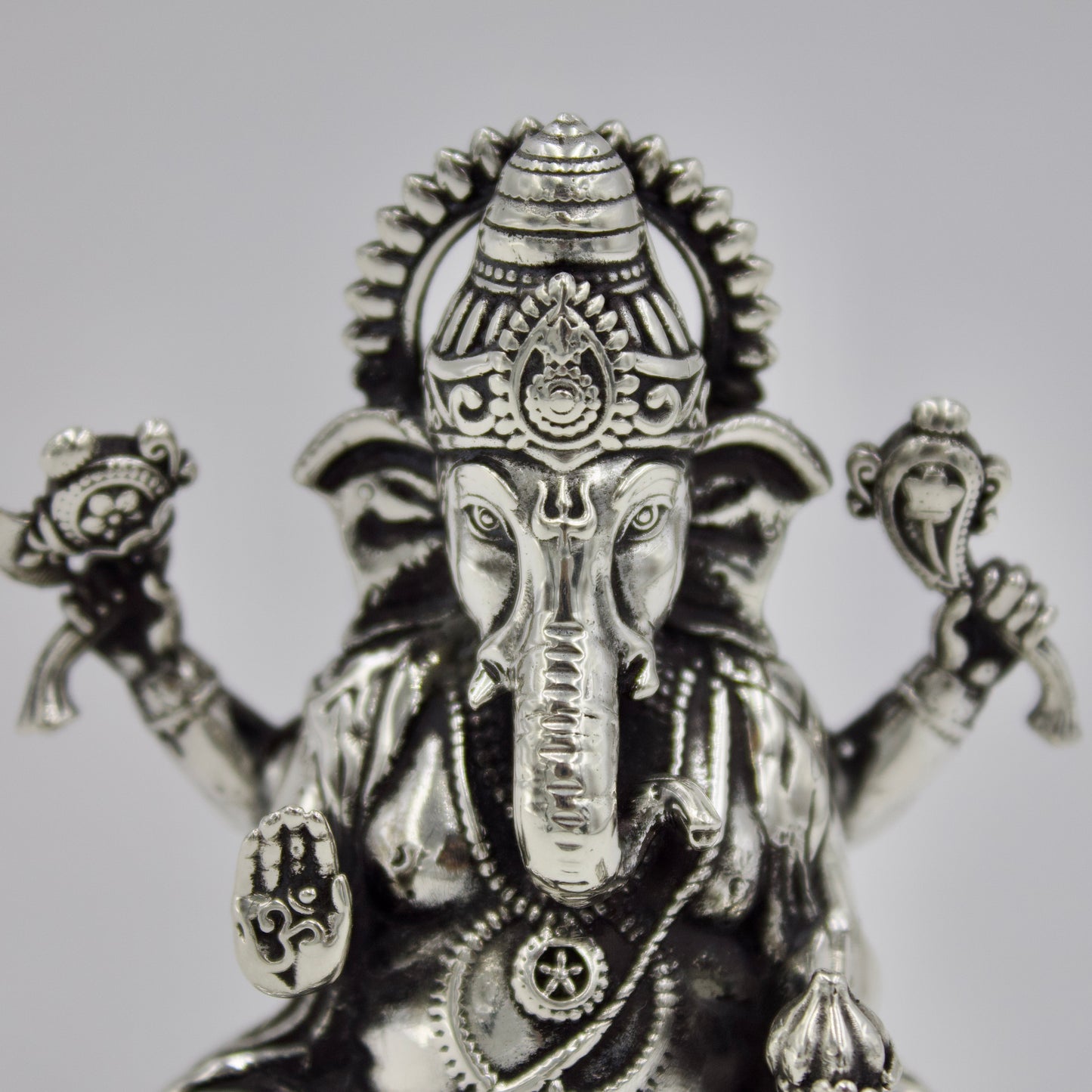 Handmade Lord Ganesha sitting with Mouse Idol in Sterling Silver for Puja