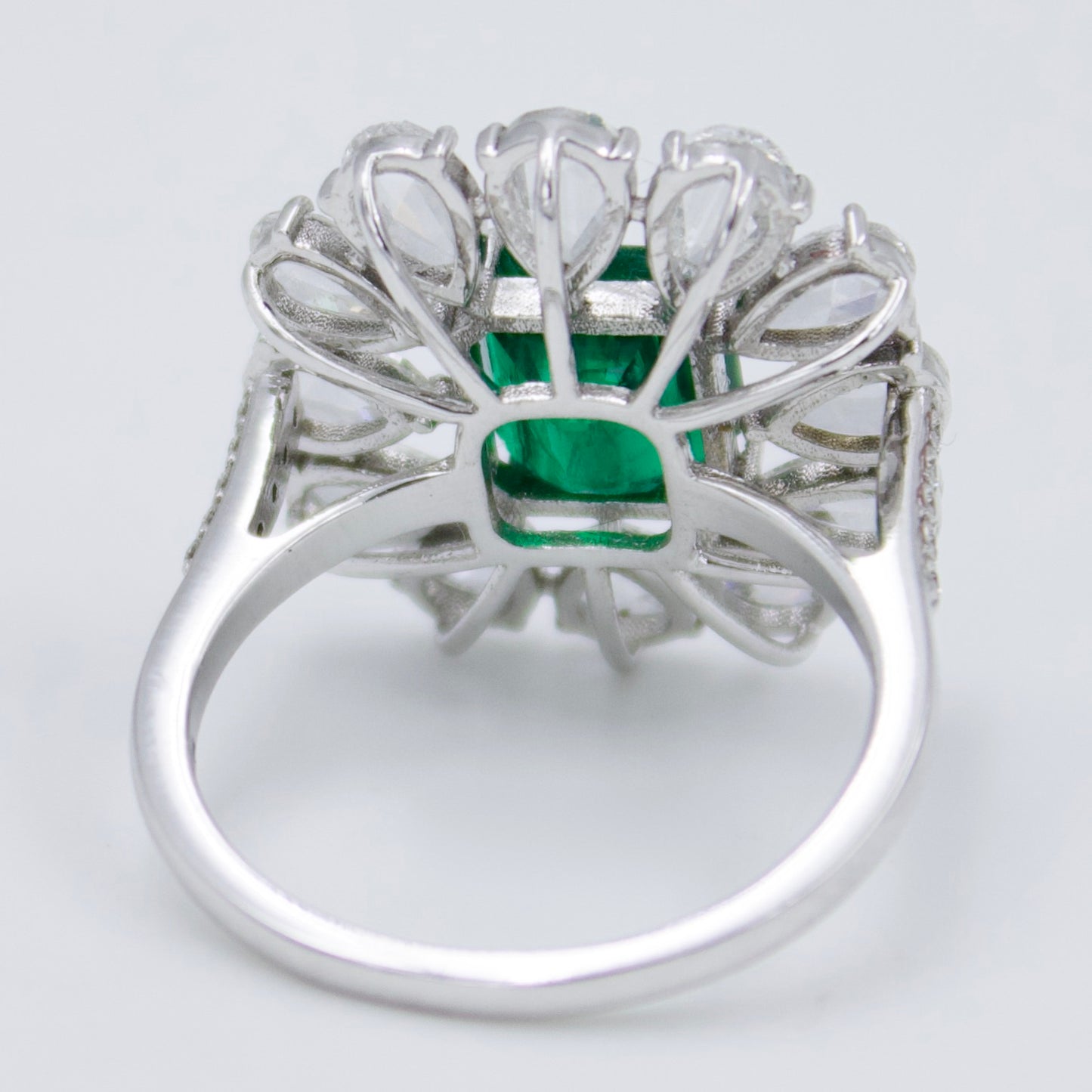 Luxurious Vivid Green Emerald and Rose Cut Diamond Cocktail Ring in 18K White Gold